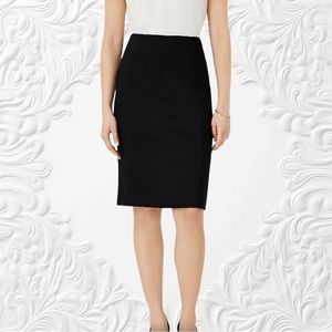 LOFT black pencil skirt . Size 8 . NWT